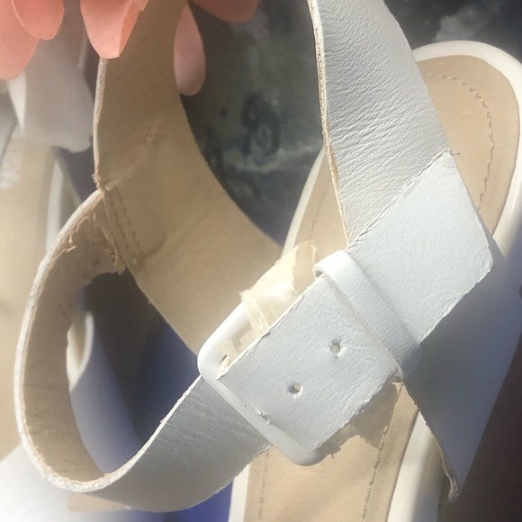 Kenneth Cole Reaction White Wedge Sandals - Picture 7 of 8